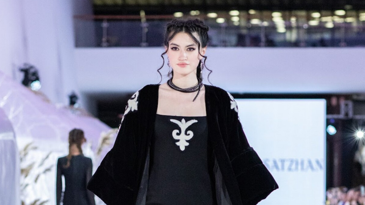 Kazakhstan Fashion Week 32 сезон Весна-Лето. Показ коллекции Dinara Satzhan